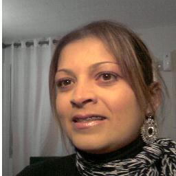 OI sou uma mulher batalhadora tenho uma lojinha no elo7 onde vendo lembrancinhas para casamento,aniversario,cha de bebe,nascimento e outros entre e visitem,,
