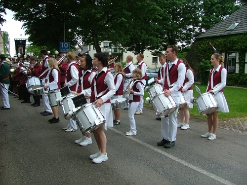 Het Tamboerkorps is een onderdeel van de Schutterij binnen het St. Walburgis Gilde. Onder deskundige leiding van Jasper Rijntjes. Oefenavonden op woensdag.