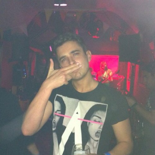 nsjh83's profile picture. Don't piss on my back and tell me its raining