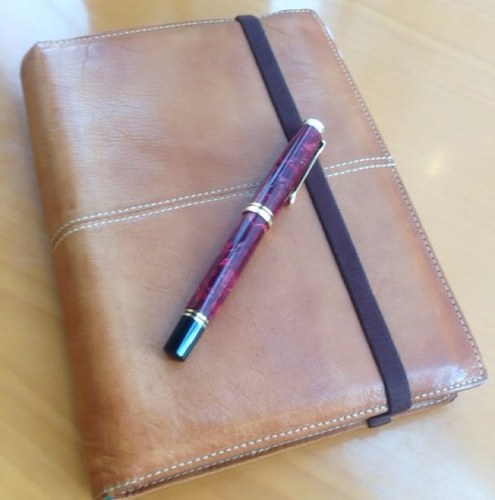 唐揚げ大好き二児のパパ。肩書き、三日坊主。文具、特に万年筆にハマってました。