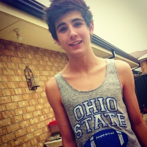 realfaux's profile picture. My name sounds like the lead in a pornstar version of Transformers. || FL. || Single and Gay