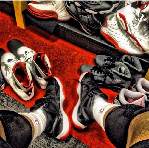 Jus a young dude living life and having fun. Get at me. #BallPlayer. #CollegeKid #sYc #TeamSneakerHead #teamiPhone4