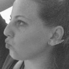 carolaoliverio's profile picture. Produtora de moda, executiva, publicidade,locação, objeto, consultoria à marcas de moda.