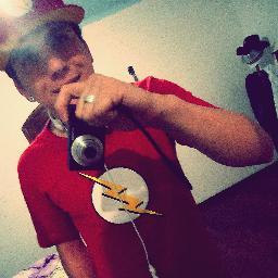 Sou @KaaRoXofc Tenho 18 Anos,danço free step, canceriano,São paulino  APAIXONADO pra quem quer saber mais follow -me e Nois  hehe!
