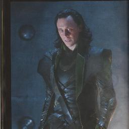 Loki, Dios de las mentiras y las bromas, en mis ratos libres de las torturas a seres inferiores como vosotros si no se arrodillan. @ThorOdinsonGod es un idiota.