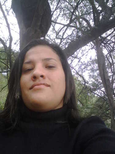 Me considero una mujer luchadora entregada a mi HIJA. Amo a mi familia, creo que es lo mas maravilloso que DIOS me puedo regalar.