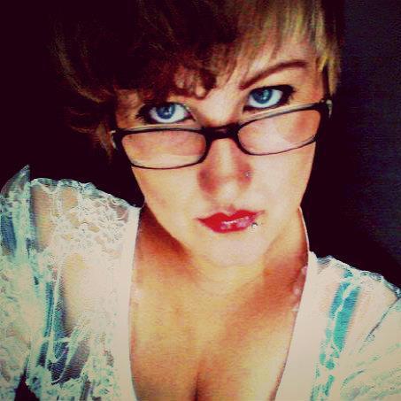 SWPlusSizeM's profile picture. 18 Geordie I'm a plus size model , I'm unique & like to enjoy day to day life as it comes :) yous wanna know anything else then tweet me :P