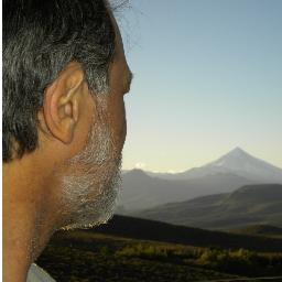 Padre / Docente / Radioapasionado / Periodista. En ese orden.