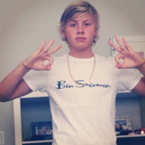 We love Jake and make Horoscopes, follow us and find out your future(: haha we are @Bieberlover250 and @CodyJakeSwagge Jake followed on 2-23-12 Jake RT 2-25-12