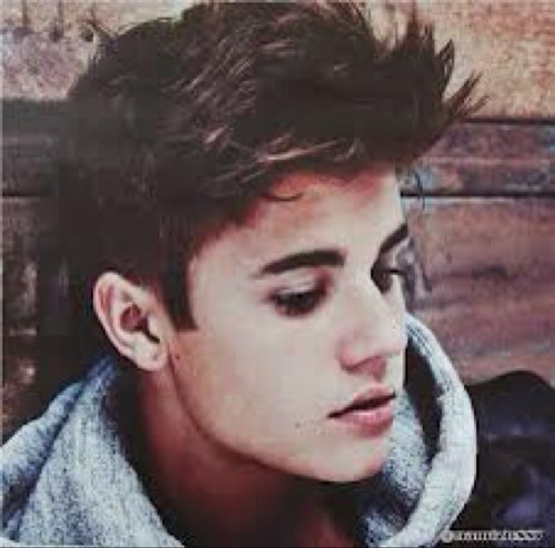 #Belieber since  day one. Wants to be @justinbieber 's One Less Lonely Girl.. Follow me! :D