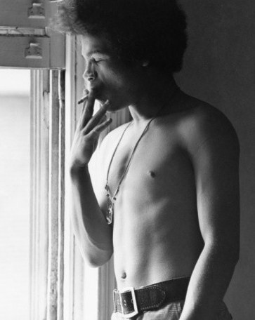 JulienGramy's profile picture. Plus j'apprends à connaitre les autres, moins je me déteste.
Dans ta Timeline