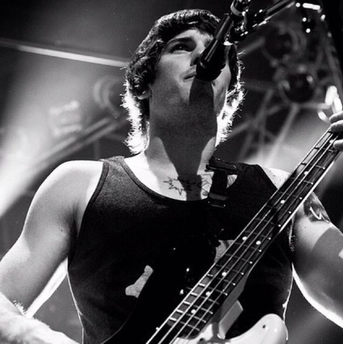 hi, i'm @putupxorshutup& this is my second account. it's more dedicated to all time low and other bands~