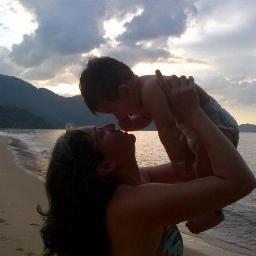 Me encanta el Cielo, besar, comer y disfrutar a mi hijo. Gracias Dios por permitirme disfrutar de todo lo q me gusta.♥
