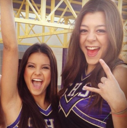 StunningFakeBU's profile picture. 16/Dancer/Cheerleader. im a pretty chill outgoing person, as long as you dont mess with me i wont mess with you ☺.  Kik: PhoebeeC16