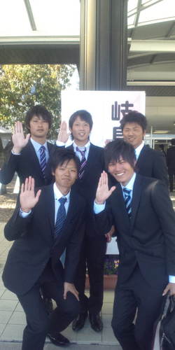 山本智也 Tomoya Twitter