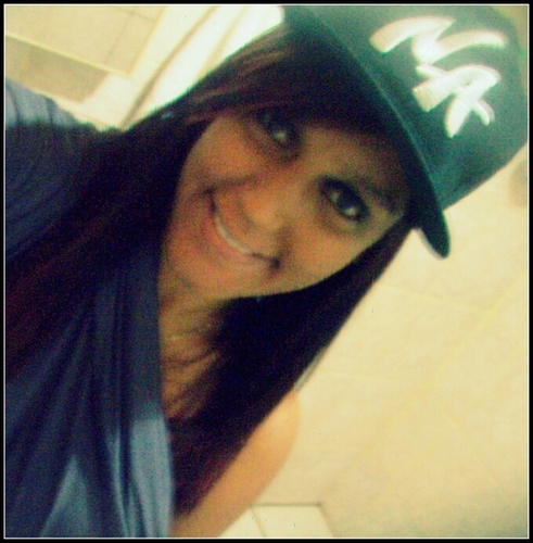 αqélα que sorri quando estα triste, αquélα quê tem poucos αmigos de verdαde, mαs todos quê tem pode confiαr;