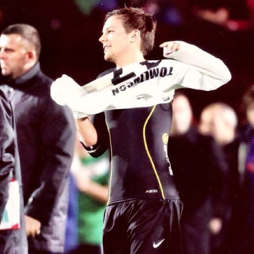Follow me, I Follow back.(: I Love One Direction.Louis.Harry.Niall.Liam.Zayn.Eleanor.Perrie.Paul.Andy.Josh.Lux.Lou.Danielle.Ed.and moree