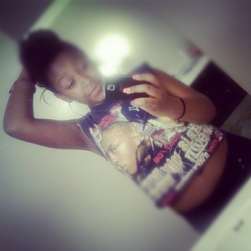 follow me and i will follow you back :) 3