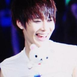 แทมิน(บอทฮะ) (*≧▽≦) ผมหื่น บ้า ฮา เกรียน(?) ความจริงผมหล่อ ลามก #โปรยดอกไม้ (´･ω･｀)ฟอลผมเถอะ //เอาขวดจี้คอ ไม่งั้นผมตาย ! #เป็นบ้าไปแล้ว