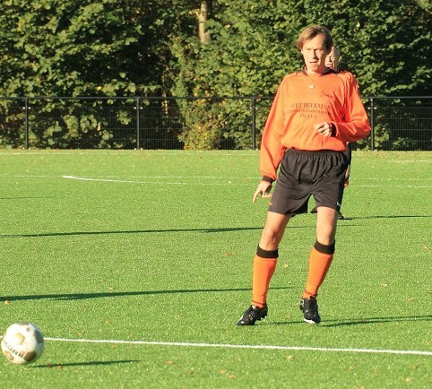 Twello, met Irma, kids Imke en Cedric, sportfanaat, voetbal (Voorwaarts, GA Eagles), Tafeltennis (Trias), werk bij DNB