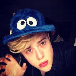 I adore @PlanetJedward there #SoJexyOk! I also love @onedirection, @unionjworld and @justinbieber!!!(:D) FOLLOW ME!!!!!!