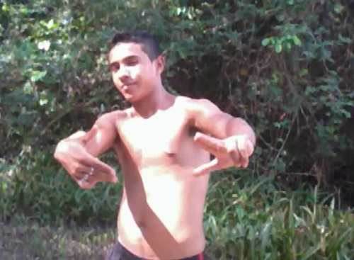 sou um jovem dj e locutou e moro em viseu
gosto de curti a vida e fazer a diverção de todoss