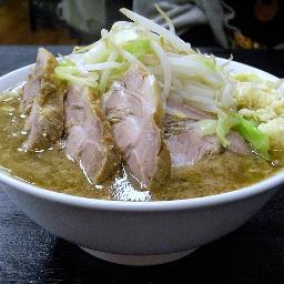利益は出ていませんが、兼業でFXしています。好きなスポーツはラグビー。好きな店は週一位で行くラーメン二郎です。