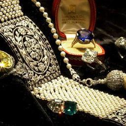 authentic ancient jewellery and antique jewelry antiquities artefacts for gift ideas.  Full money back guarantee. Antiquities Giftshop