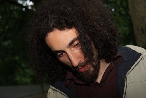 ennediendi's profile picture. Dorme, ascolta musica, mangia, ascolta musica, dorme.