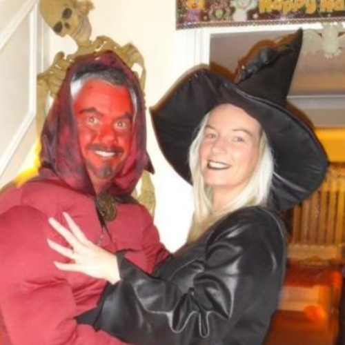 Mrs999's profile picture. Paramedic in UK and the long suffering wife of @UKmedic999 ;-)