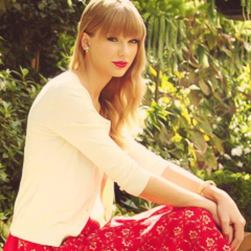 Selena and Taylpr complete my life