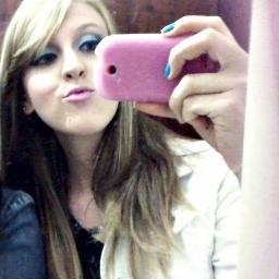 antes de abrir a boca pra falar demais, nao se esqeça meu mundo voce é qem faz ♪