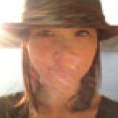 フリーランス編集者を軸に、お能の裏方、イベント企画、PRなど。文楽、能楽、見台など、和のものに広く興味があります。ビールとウニと牡蠣とお寿司とネパリコが好き。今は猫（メット、タイツ、チグリス）で忙しいです🐈‍⬛🐈 #PR塾 #五流の愉しみ #ひとつのはな #渋ラジ