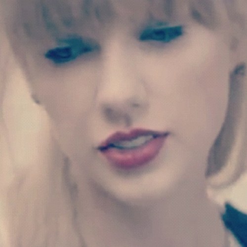 FC para @taylorswift13 since (13/01/11) quando clicar no follow voce ta concordando com os termos de uso de nao dar unfollow. #Swiftie & #Selenator