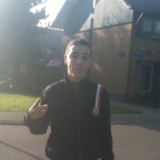 16 Jaar , Doet aan kickboxing, Just folllow