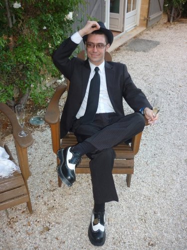 Science adjacent. Nerdy. Plays games, reads comics etc. A leftie, but not invited to their elite conspiracy yet - fingers crossed for this year! He/him, ta