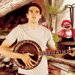 você estar contigo a todo momento sem que você me veja.. @KAKA ♥