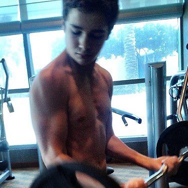 I'm a fan of @ austinmahone he me makes me breathe, setir and even love .. hoping this fan club is oficialiado for him 3