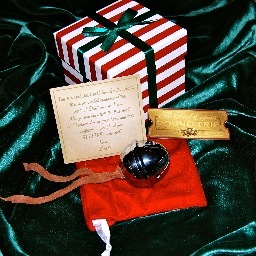 LATEST NEWS! Magical Bells has launched the only OFFICIAL Polar Express Sleigh Bell Gift Sets! Tom Hanks LOVES them! http://t.co/4jDrB8cvxH