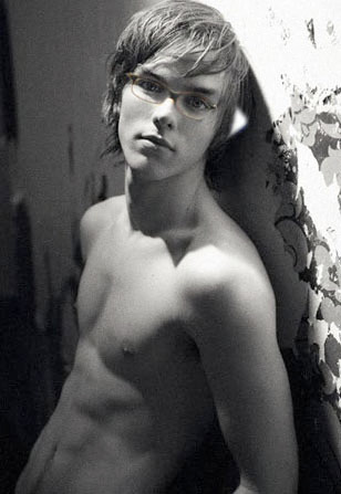 Demon Pox will kill you. Parabatai to @SilveredSoul. @TakingShapes is my weakness.