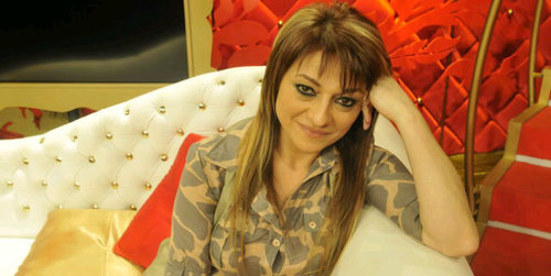 Trabajo como panelista en Infama de 5hs a 7hs. Trabajo como panelista en Showmatch de 10.30hs a 12.30hs.