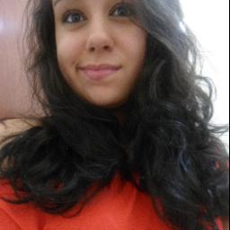Ele me conta das meninas, eu conto dos caras. Eu acho engraçado quando ele fala ah, enjoei, ela era meio sem assunto e olha pra mim com saudade. Ele também ri