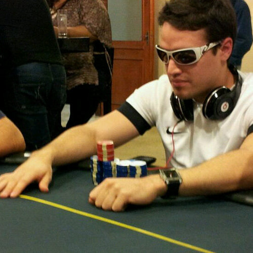 Filosofia de vida, YOLO. Estudiante de Derecho UNA. Gerente de KANDI 2013. Olimpista, padelista, pro poker player.
