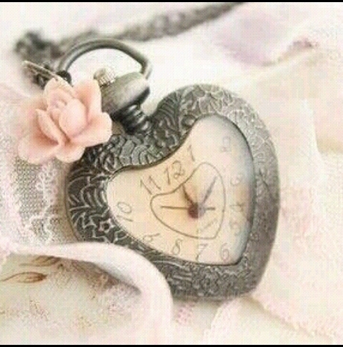 كل شي ينقص إذا قسمته علا اثنين،،إلا السعاده فإنها تزيد!