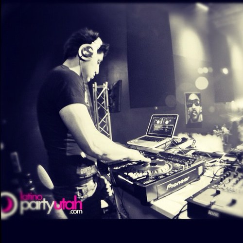 deejaymako_'s profile picture. el respeto al derecho ajeno es la paz y La musica me hace sentir vivo #deejay #mexicano #latino #utah #sonrie