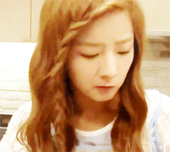 `▂♡안녕하세요 I'm Bomi from 에이핑크(A-PINK)..(≧▽≦)/ ถึงพี่จะเสี่ยว แต่ก็อยากเฉี่ยวหัวใจเธอ *เต้นhush* ╮(￣▽￣)╭♡ #93line `Real﹏{@apinkbm}:♡