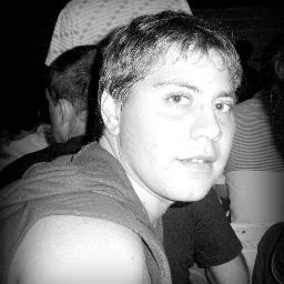Aveces la persona que mas hace reir, es la que mas necesita una sonrisa                                        LANUS