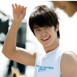 อันยองครับ ผมปลาน้อยดงเฮ [ด๊อง] เข้ามาฟอลผมเยอะๆนะครับ ใครที่เข้ามาฟอลผมแล้วขอบคุณมากมายครับ 
รักคนที่เข้ามาฟอลผมครับ *จุ๊ฟฟฟ~*