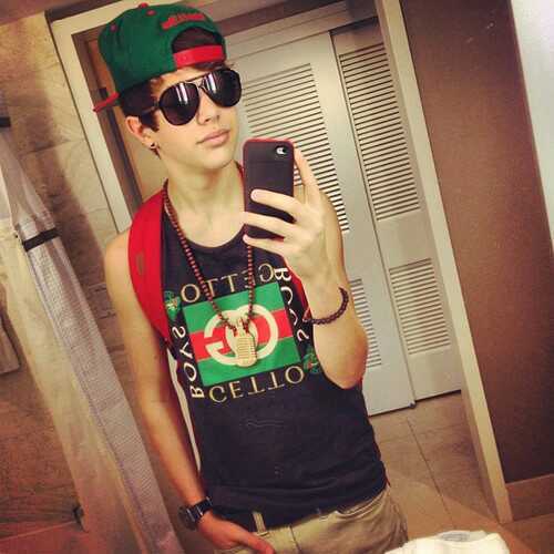 Austin Mahone is my idol ♥ #Mahomie Follow me, I follow right back :)
