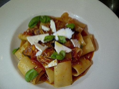 Chef specialised in italian and Sicilian cuisine ,long-time lover of tutto quello che e italiano.instagram momo_gilles